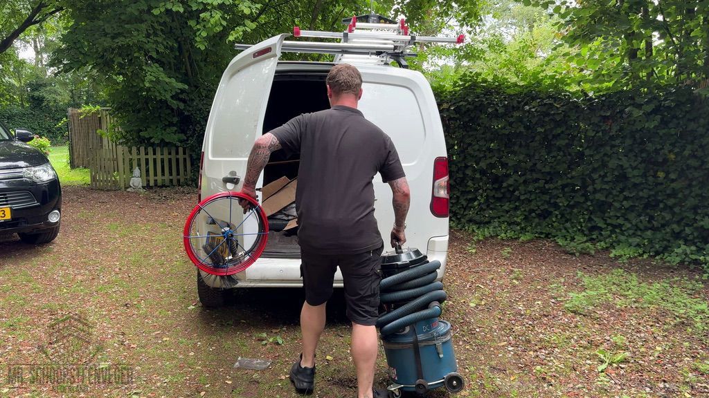 Schoorsteen onderhoud Gelderland ladder bus Schoorsteen onderhoud Gelderland ladder bus