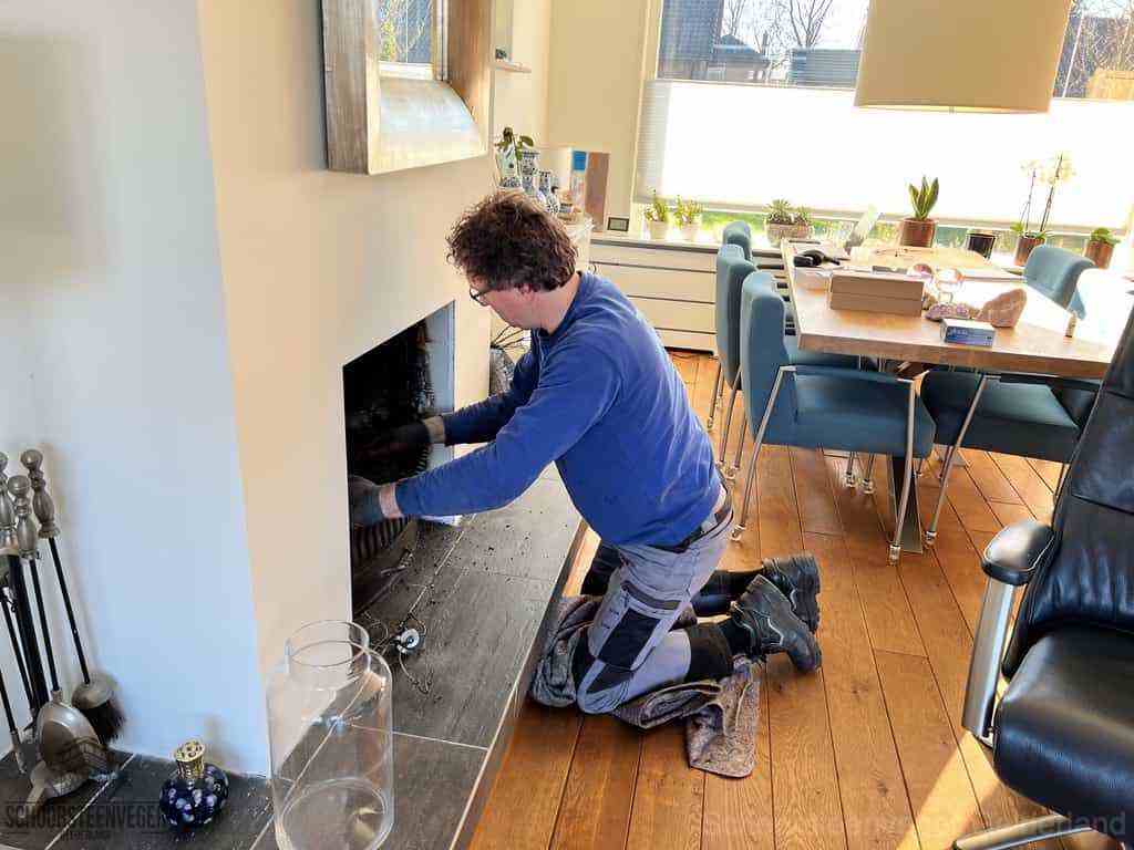 Schouwveger Gelderland kleed schoorsteenreiniger Schouwveger Gelderland kleed schoorsteenreiniger